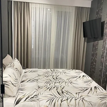D&s Sky Apartments- 33rd Floor *