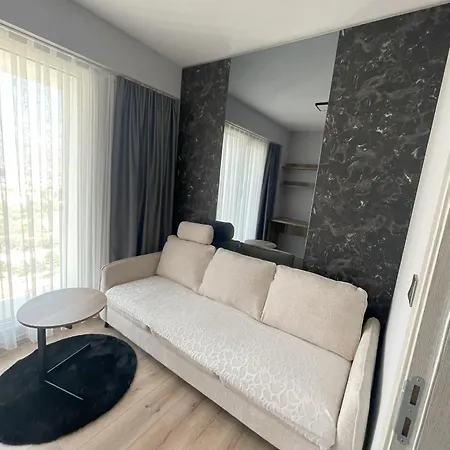 D&s Sky Apartments- 33rd Floor